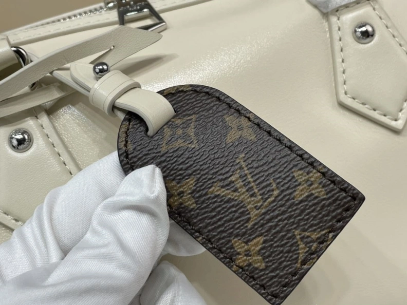 LX Top Handle Bags Vibrant 390