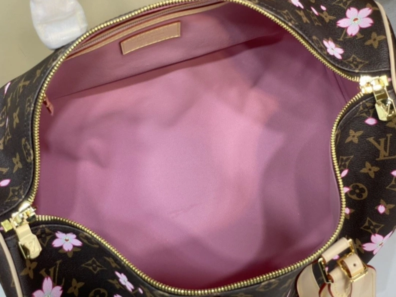 Trendsetting LX Travel Bags 296