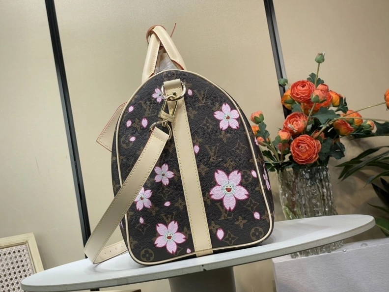 Trendsetting LX Travel Bags 296