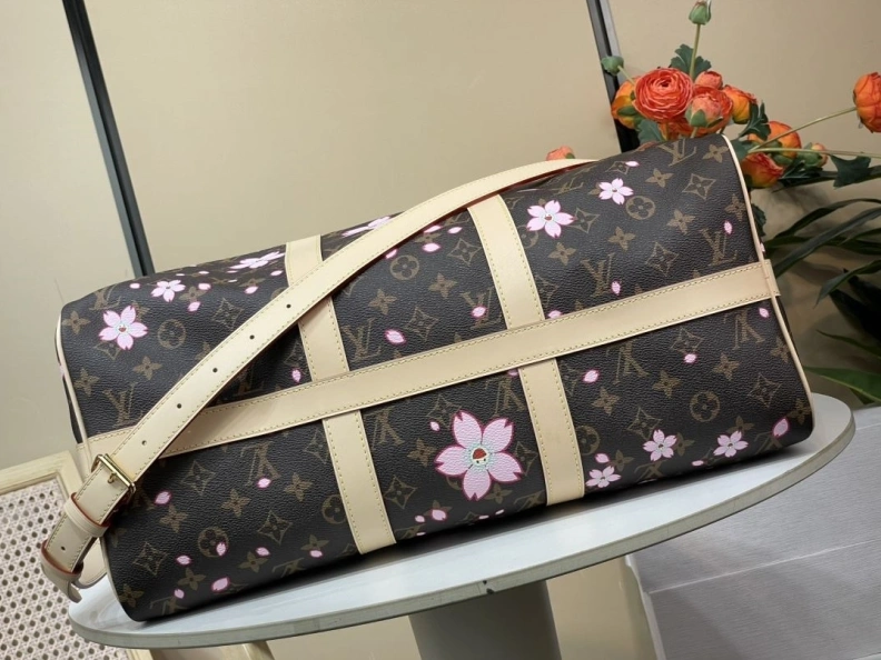 Trendsetting LX Travel Bags 296