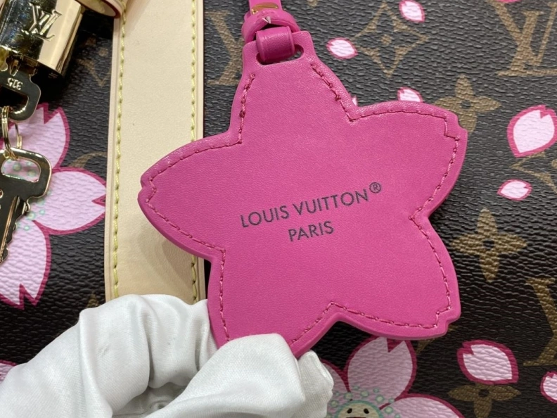 Trendsetting LX Travel Bags 296