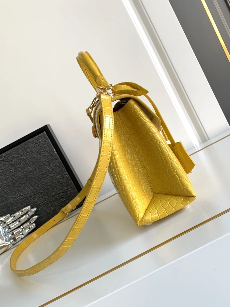 WellDesigned LX Top Handle Bags 342