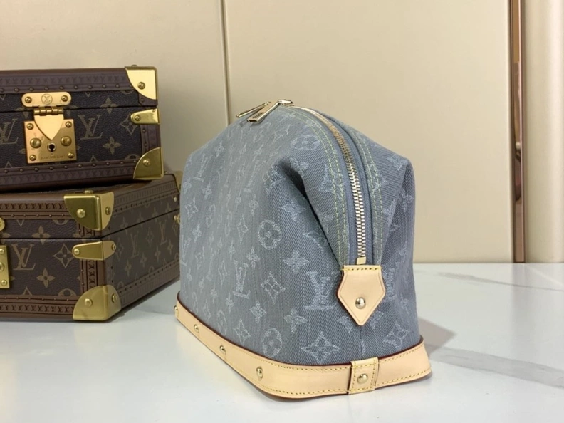 LX Cosmetic Bags Fashionable 572