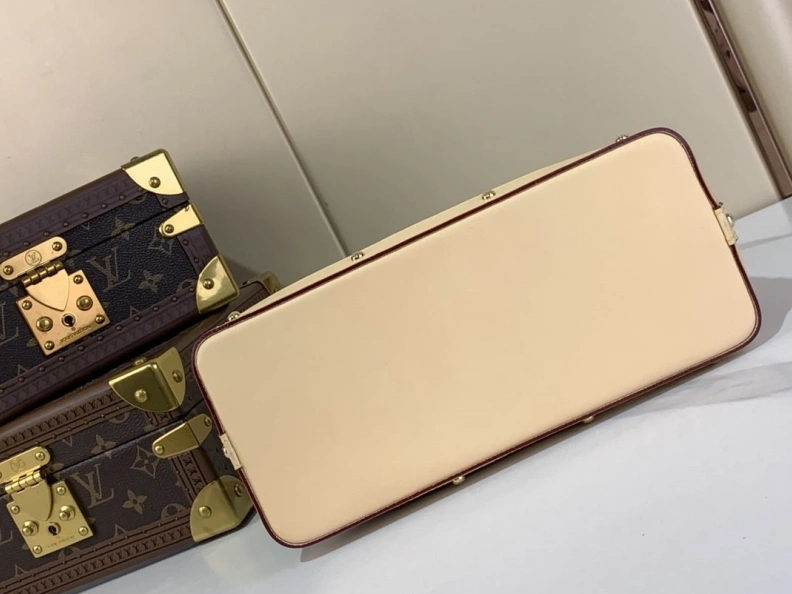 LX Cosmetic Bags Fashionable 572