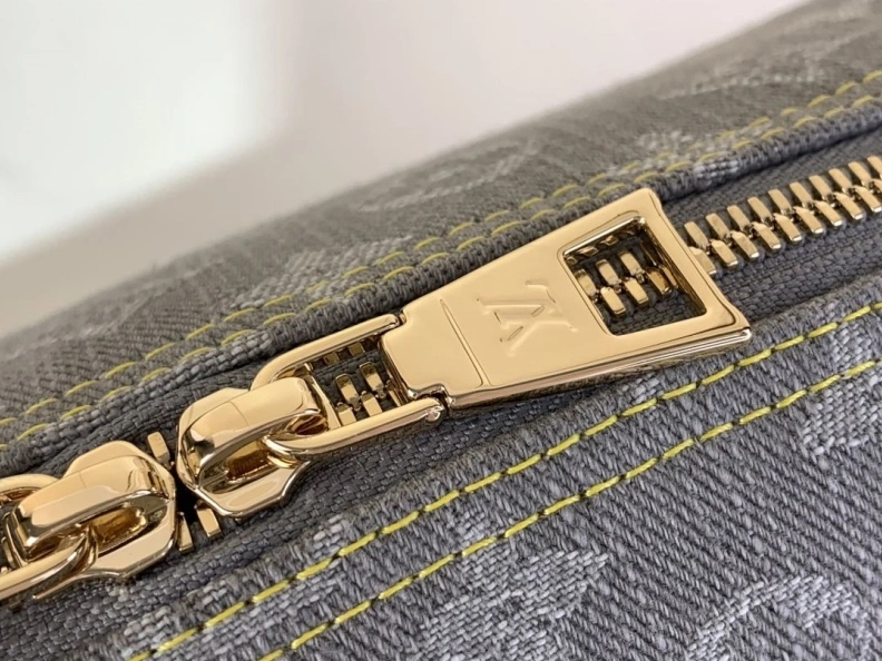 LX Cosmetic Bags Fashionable 572