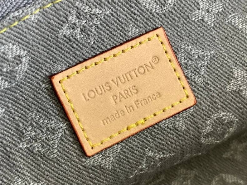 LX Cosmetic Bags Fashionable 572