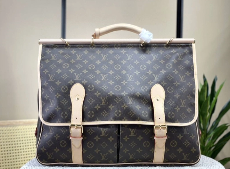 Trendsetting LX Travel Bags 252