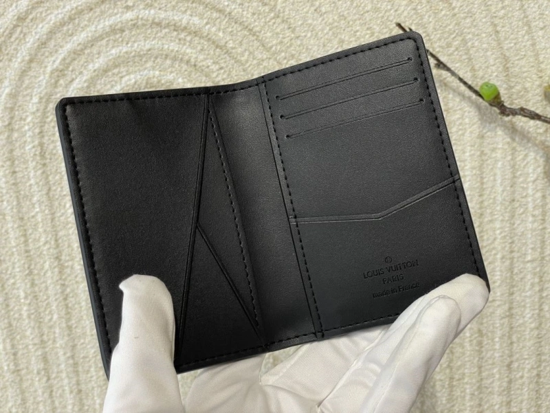 Sophisticated LX Wallets 5055