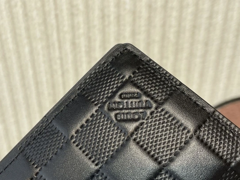 Sophisticated LX Wallets 5055