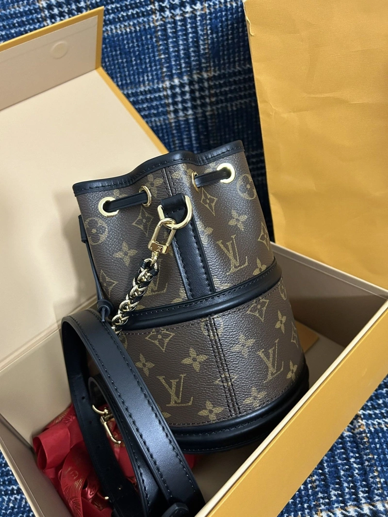 Bright LX Bucket Bags 5578