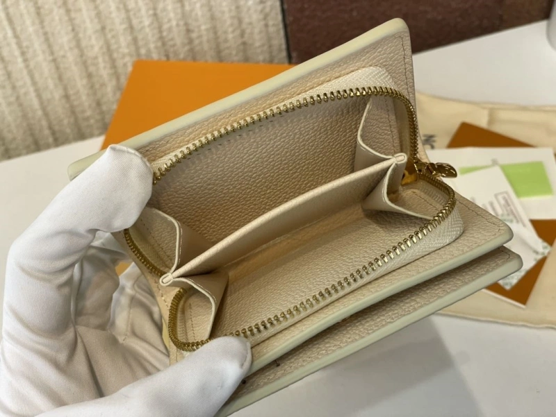 Flexible LX Wallets 5047