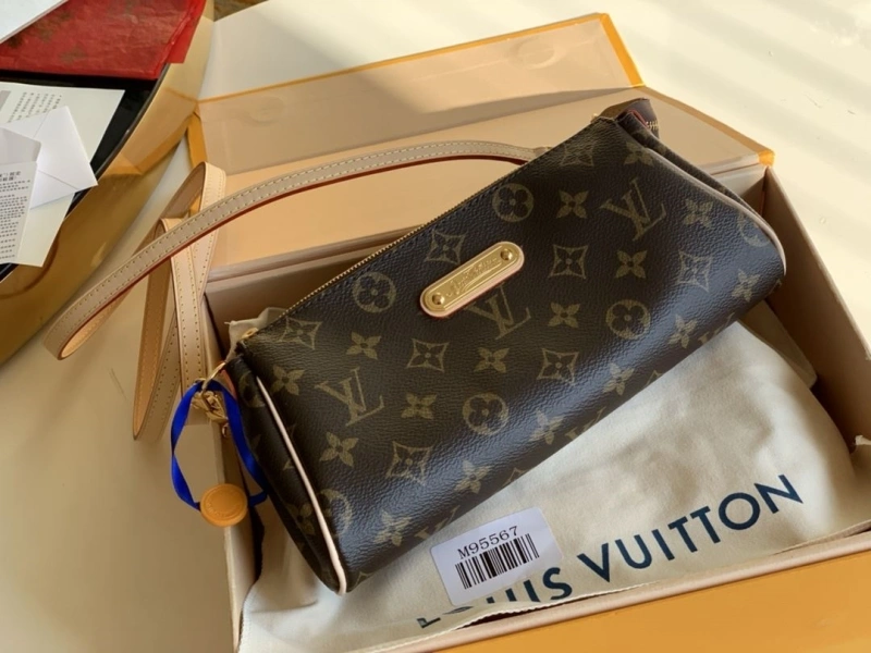 Resilient LX Clutch Bags 3977