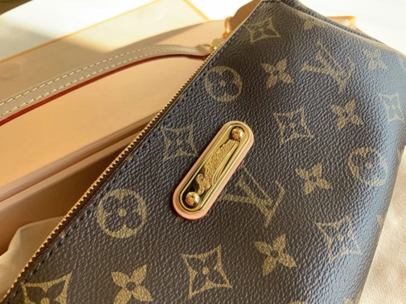 Resilient LX Clutch Bags 3977