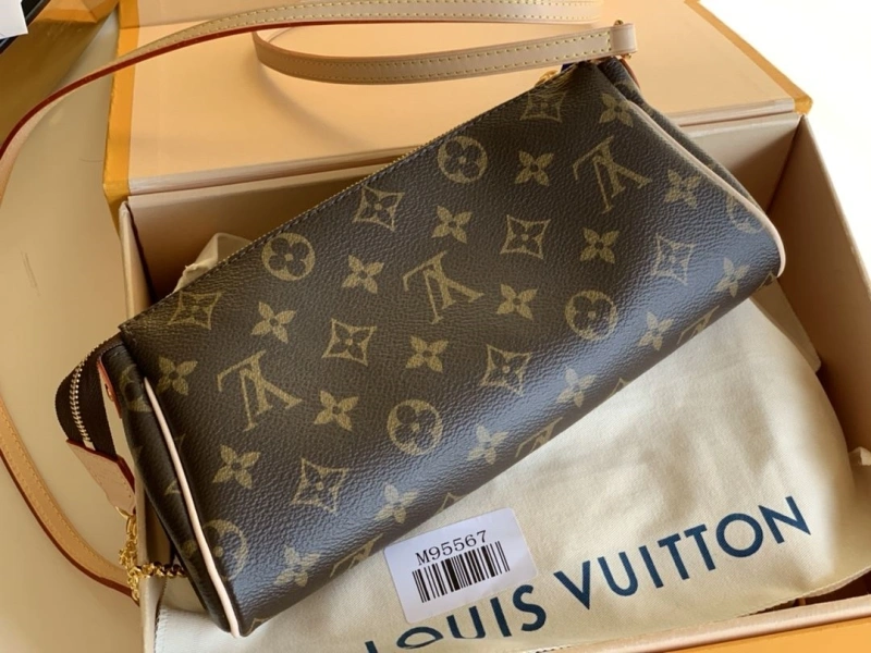 Resilient LX Clutch Bags 3977