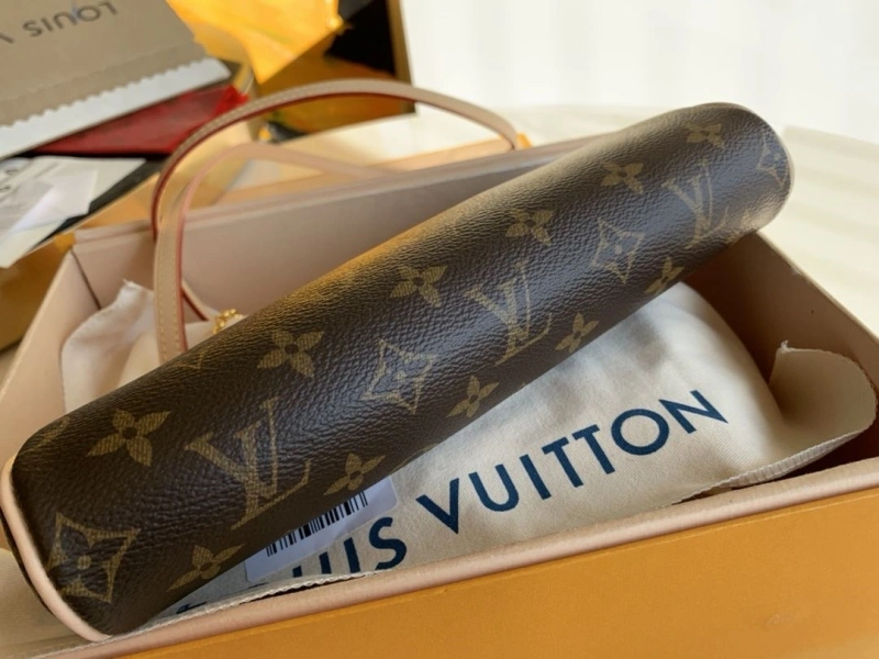 Resilient LX Clutch Bags 3977