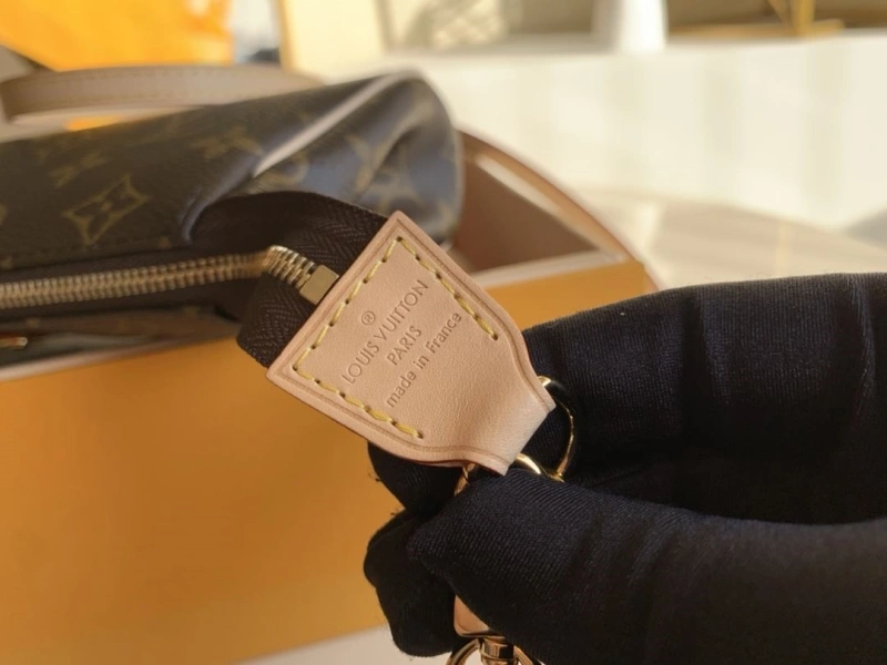 Resilient LX Clutch Bags 3977
