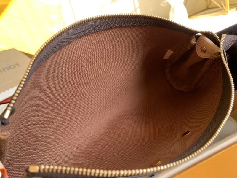 Resilient LX Clutch Bags 3977