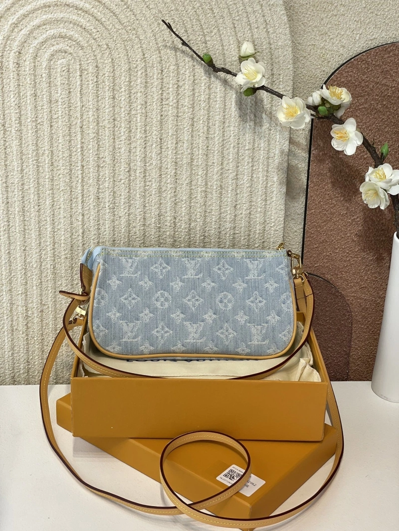 Versatile LX Clutch Bags 3974