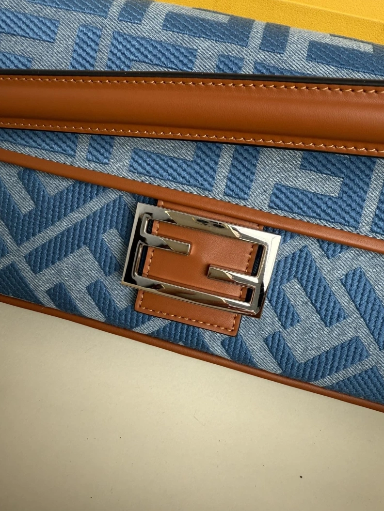 Soft Fxndx Baguette Bags 68409