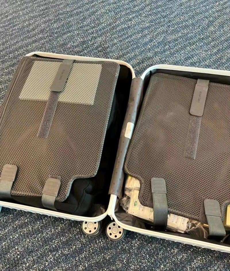 Versatile Rxmxwa Suitcase 25540