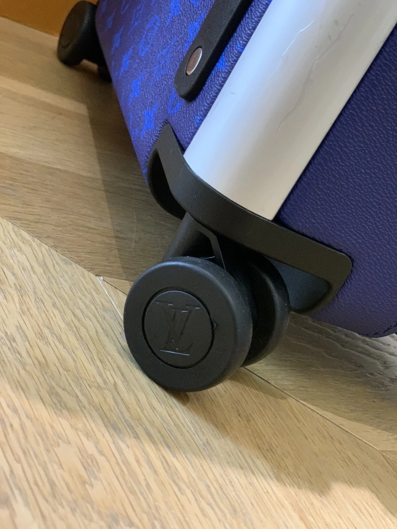 Soft LX Suitcase 25710