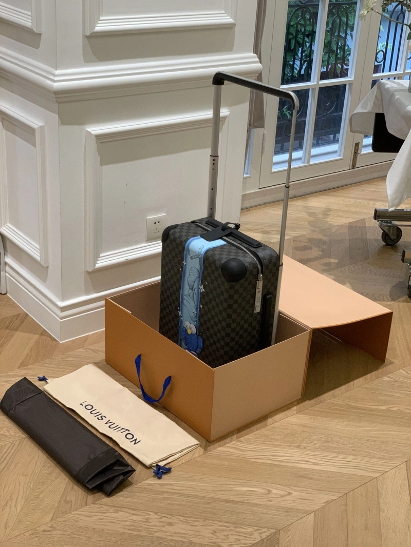 Trendsetting LX Suitcase 25701