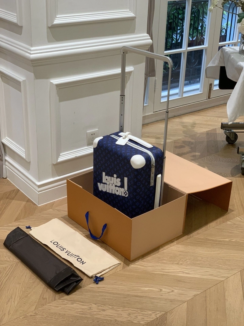 Sophisticated LX Suitcase 25695