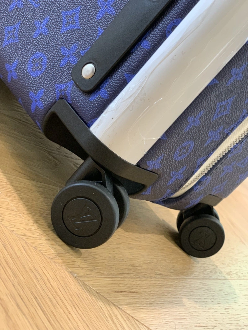 Sophisticated LX Suitcase 25695
