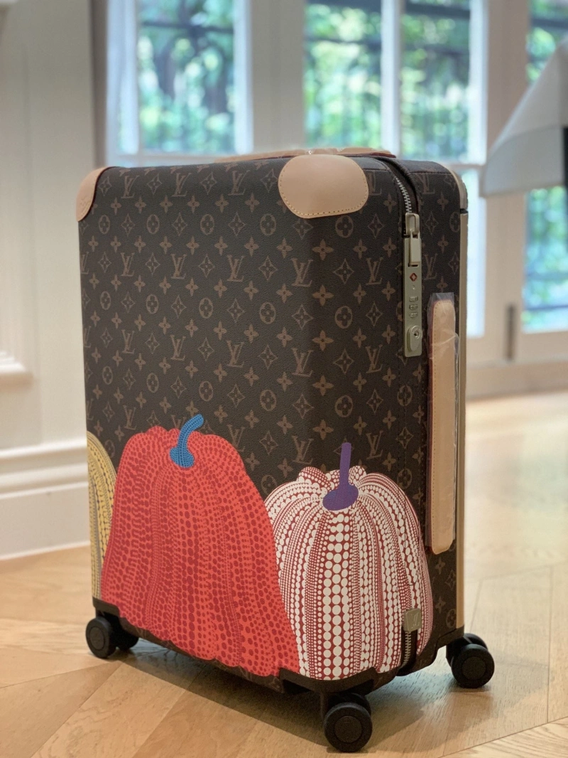 DailyWear LX Suitcase 25687
