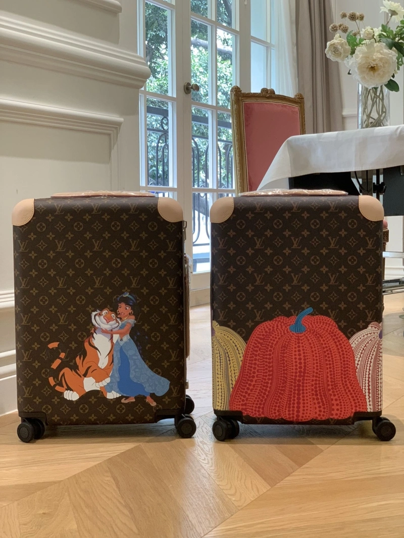 DailyWear LX Suitcase 25687