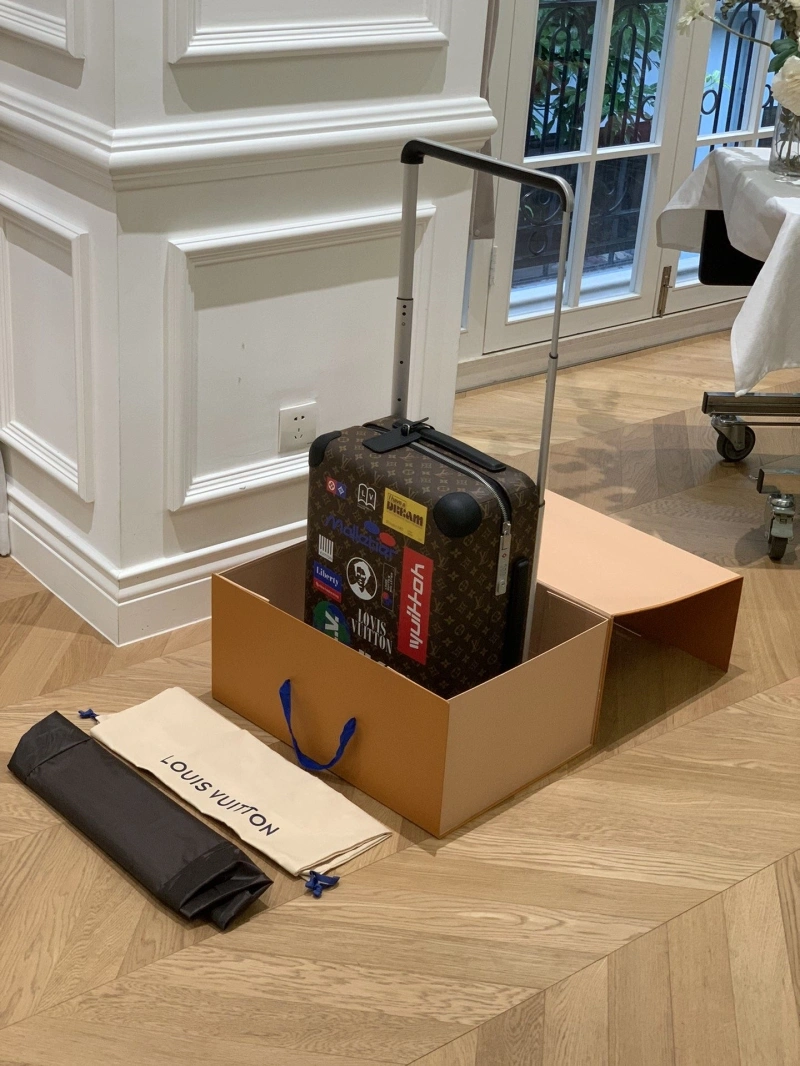 Breathable LX Suitcase 25682
