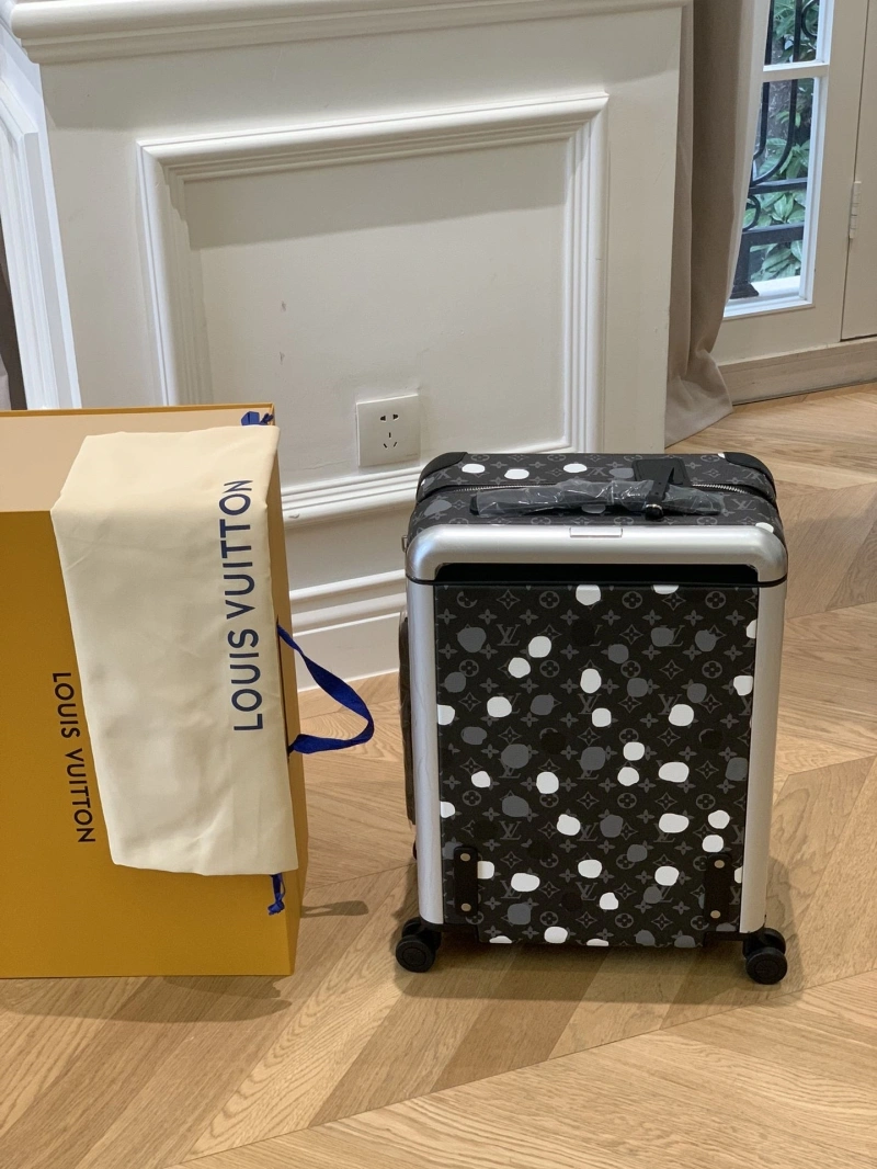 Classic LX Suitcase 25686