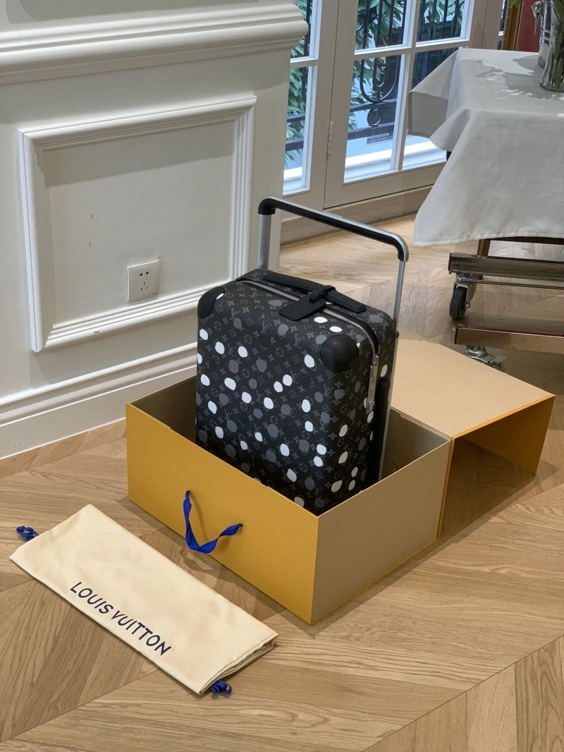 Classic LX Suitcase 25686