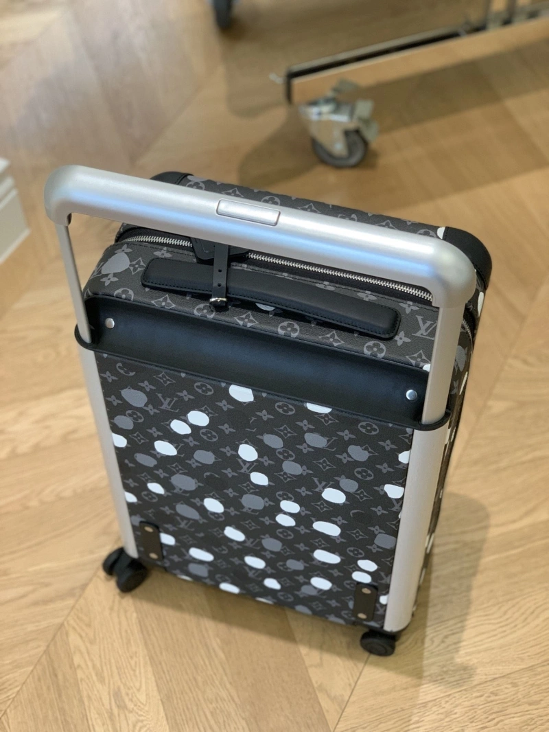 Classic LX Suitcase 25686