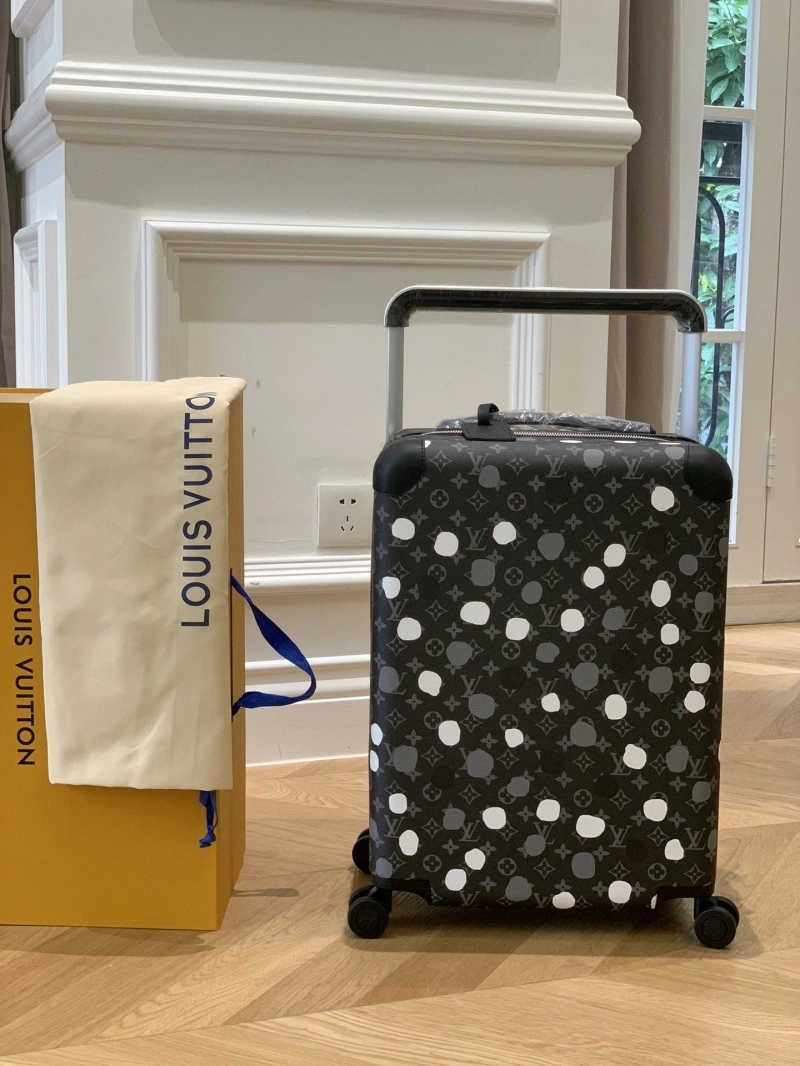 Classic LX Suitcase 25686