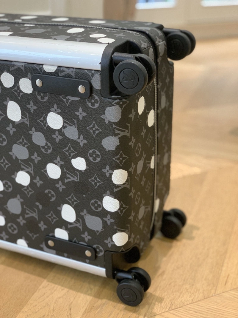 Classic LX Suitcase 25686