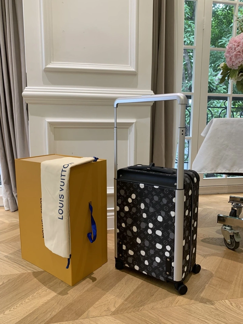 Classic LX Suitcase 25686