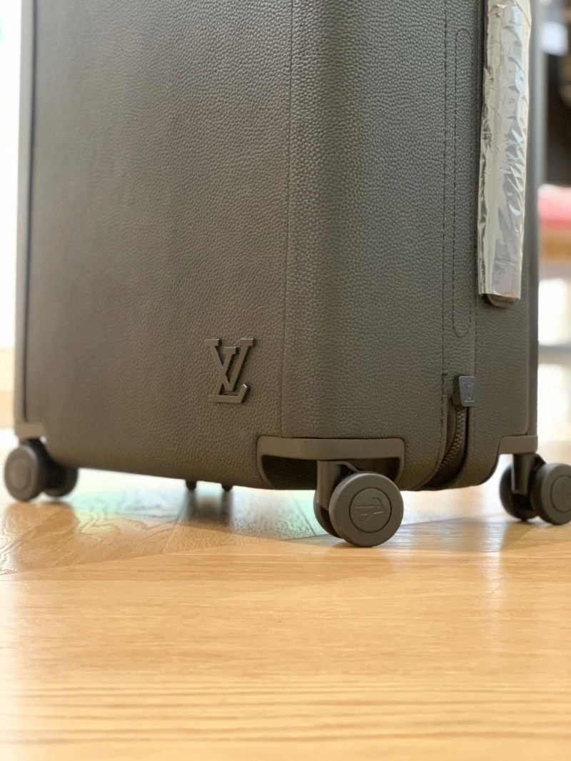 Unique LX Suitcase 25688