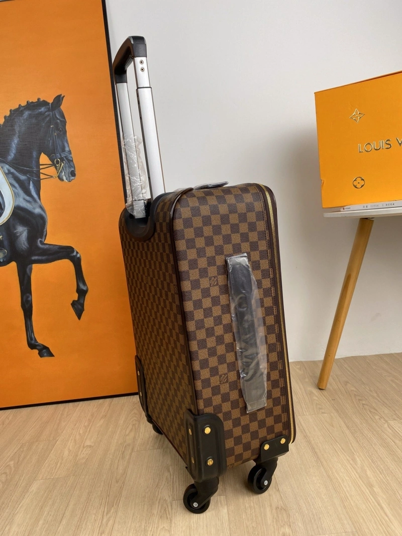 DailyWear LX Suitcase 25677