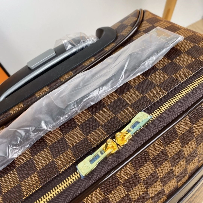 DailyWear LX Suitcase 25677