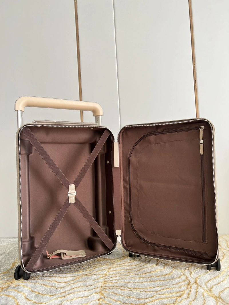 Minimalist LX Suitcase 25679