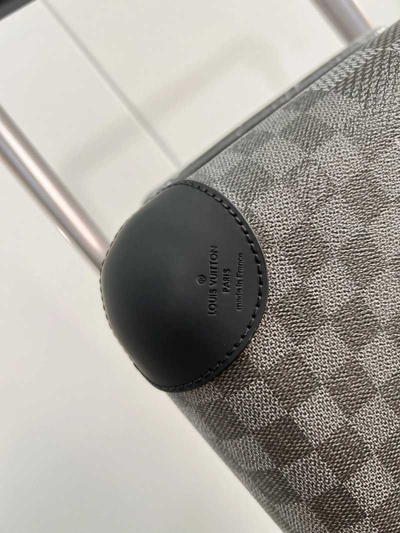 Durable LX Suitcase 25656