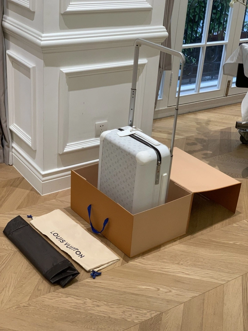Soft LX Suitcase 25647