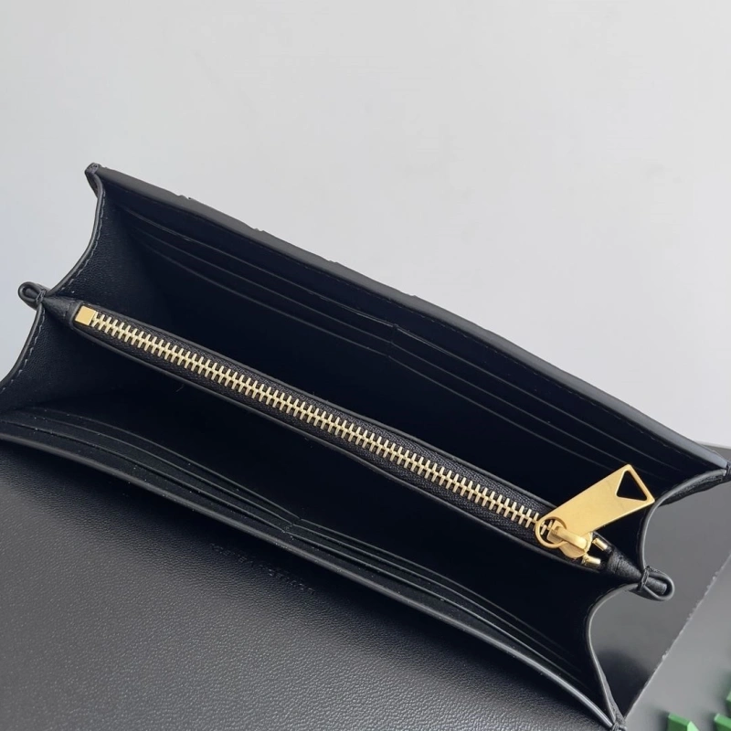 Resilient BX Wallets 81101