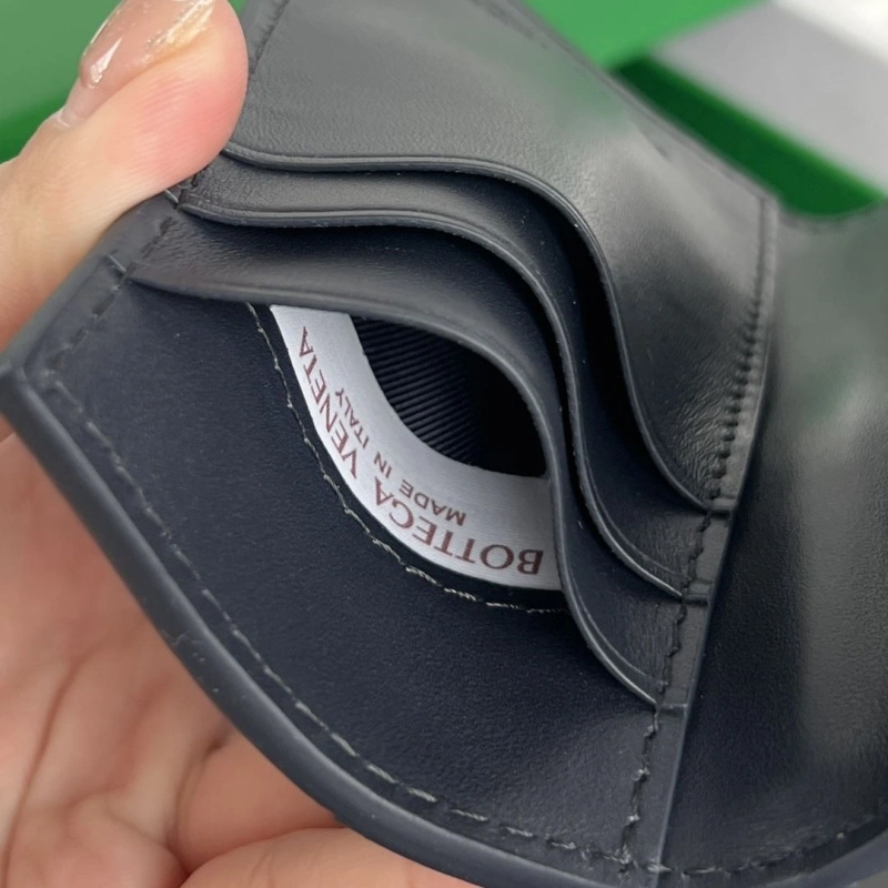 Resilient BX Wallets 81075