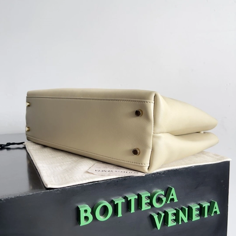 Trendsetting BX Top Handle Bags 81159