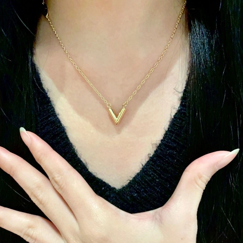 Resilient Chxnxl Necklaces 286924
