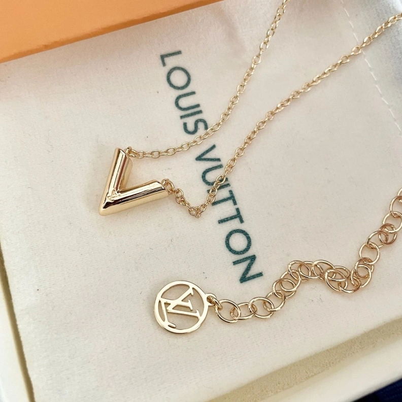 Resilient Chxnxl Necklaces 286924