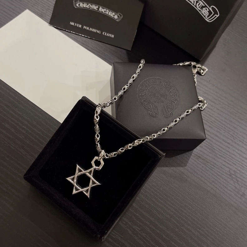 Classic Chrxmx Hxxrts Necklaces 298017