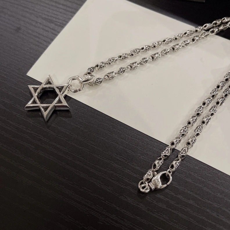 Classic Chrxmx Hxxrts Necklaces 298017